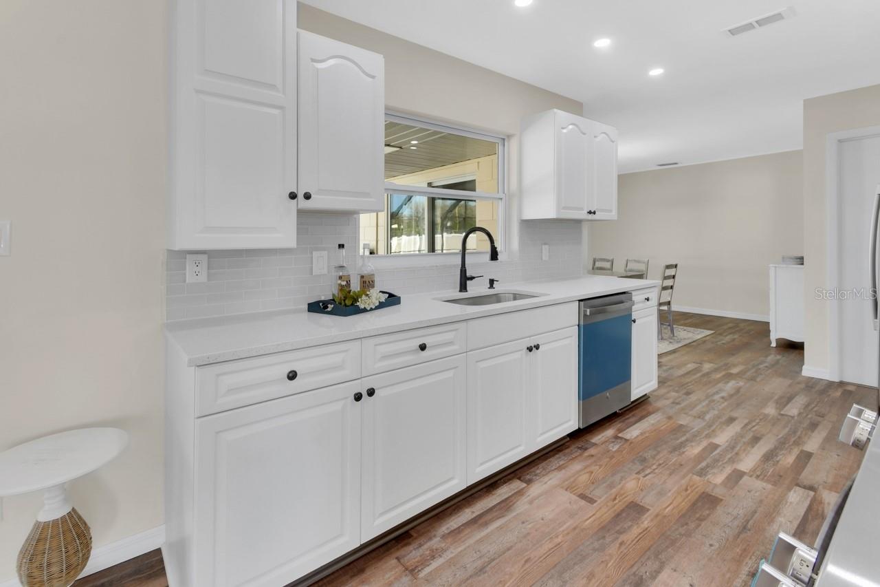 Image 10 of 37 For 1007 Crescent Parkway