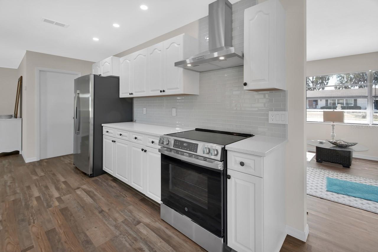 Image 11 of 37 For 1007 Crescent Parkway