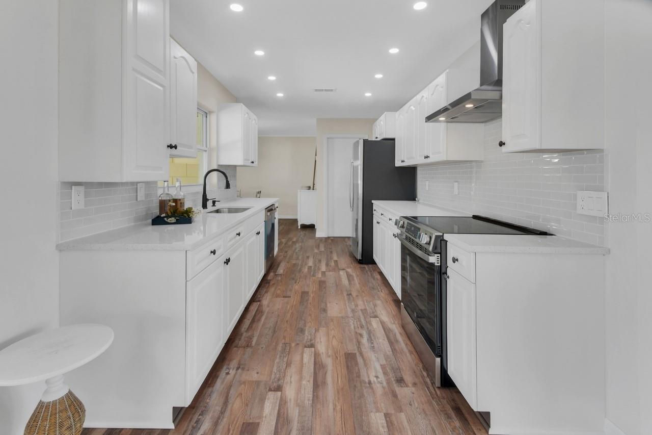 Image 12 of 37 For 1007 Crescent Parkway