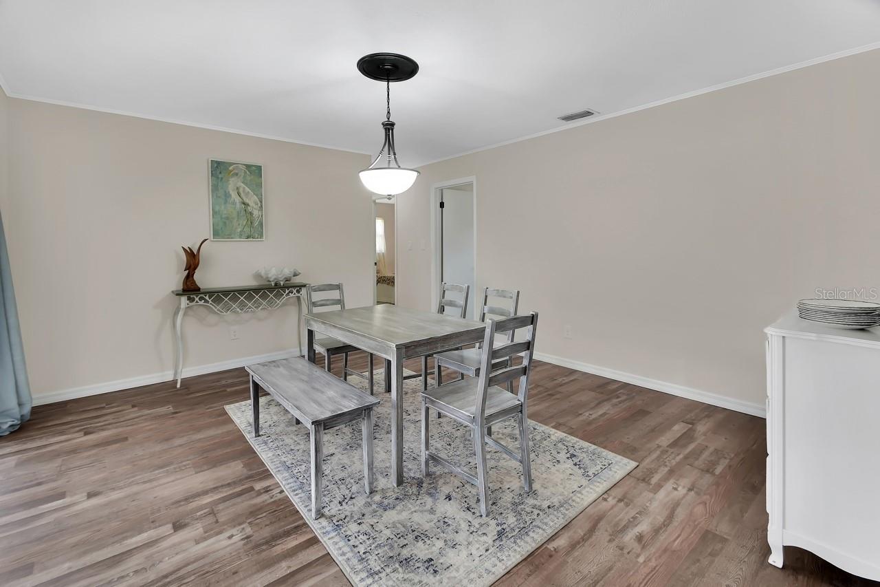 Image 14 of 37 For 1007 Crescent Parkway