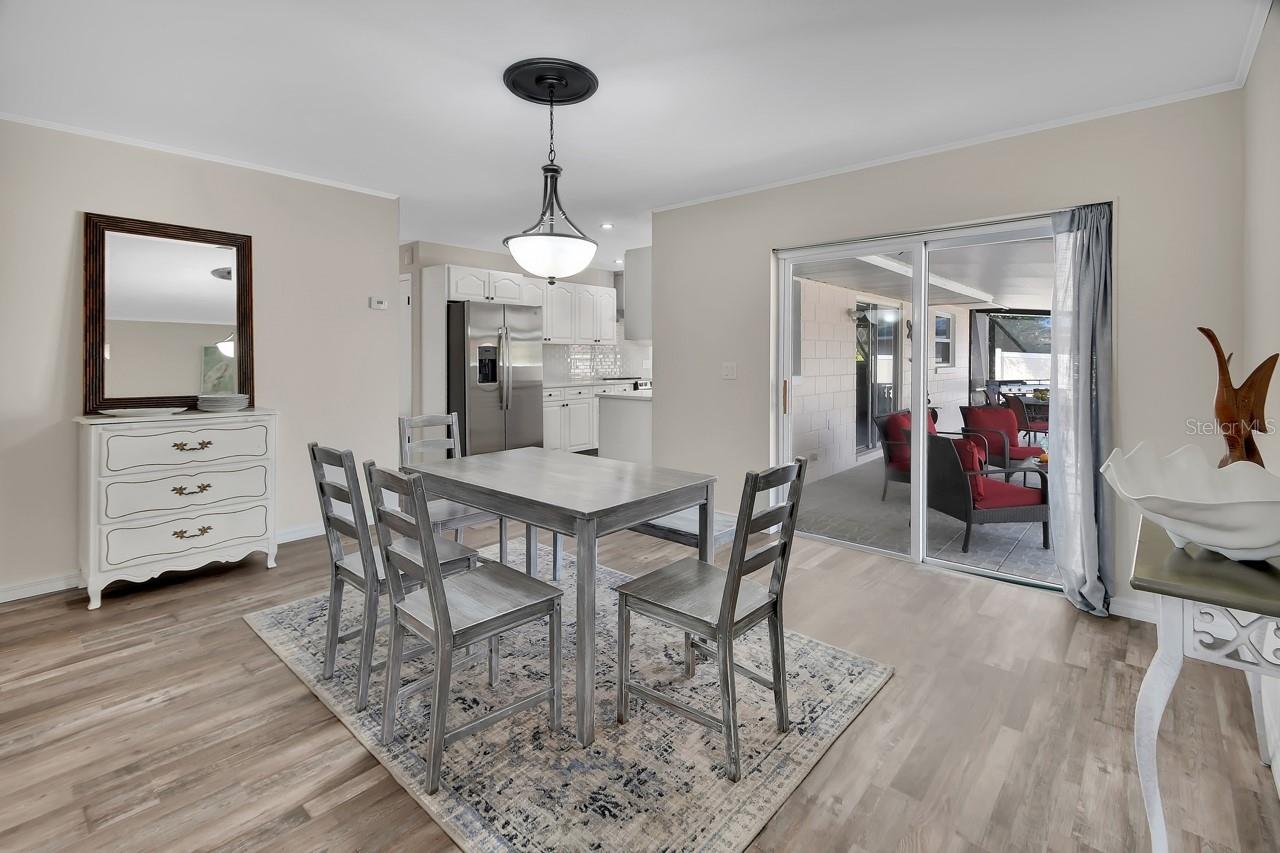 Image 15 of 37 For 1007 Crescent Parkway