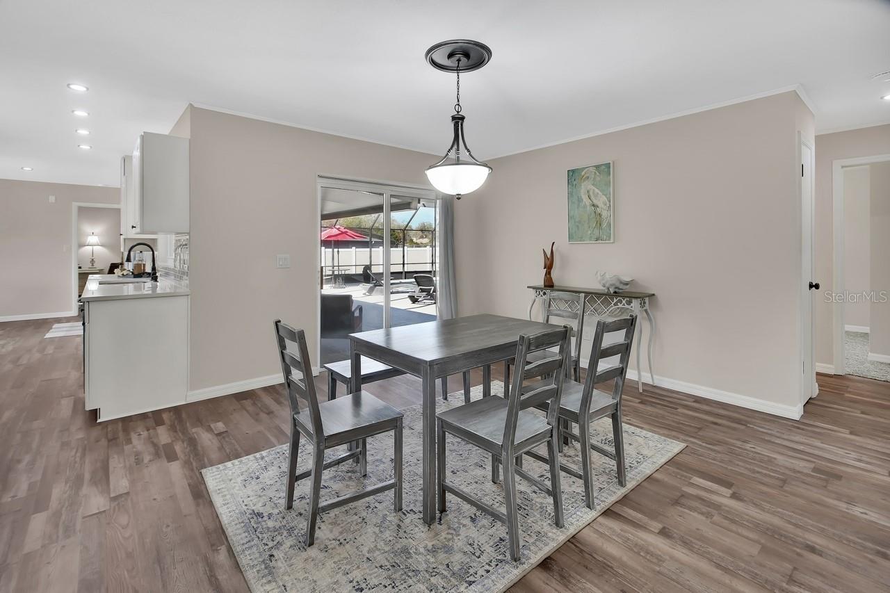 Image 16 of 37 For 1007 Crescent Parkway