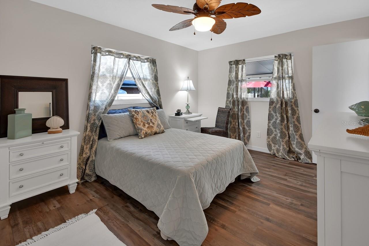 Image 17 of 37 For 1007 Crescent Parkway