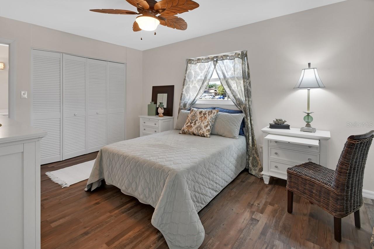 Image 18 of 37 For 1007 Crescent Parkway