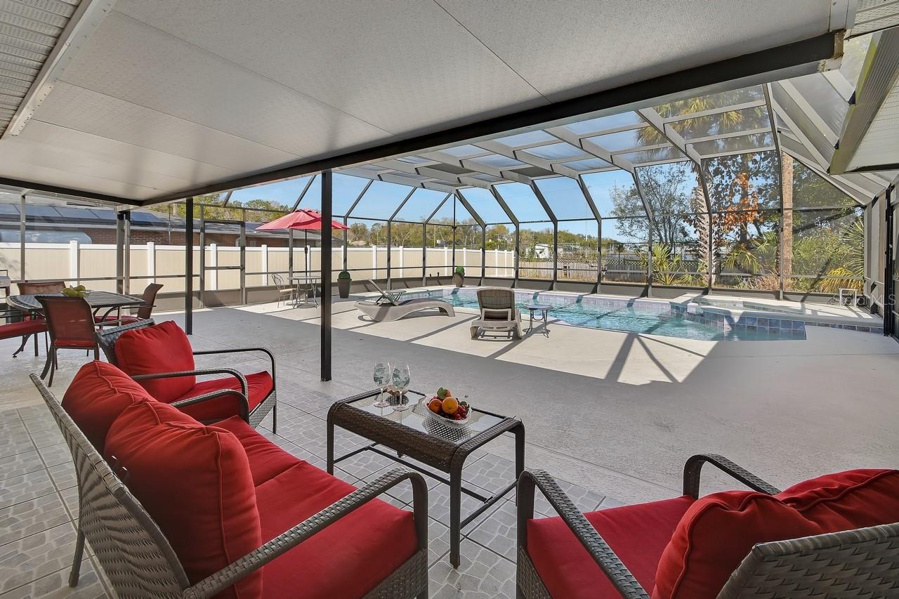 Image 2 of 37 For 1007 Crescent Parkway