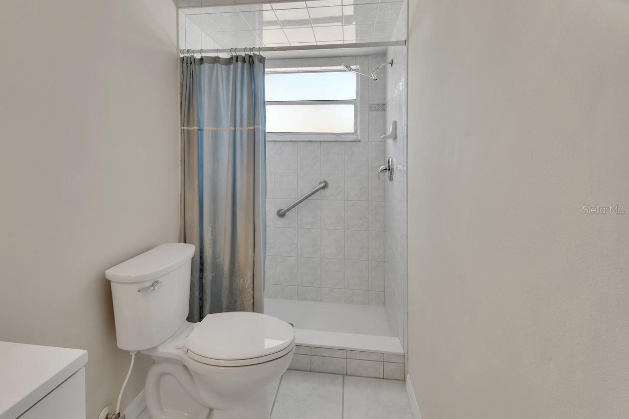 Image 20 of 37 For 1007 Crescent Parkway