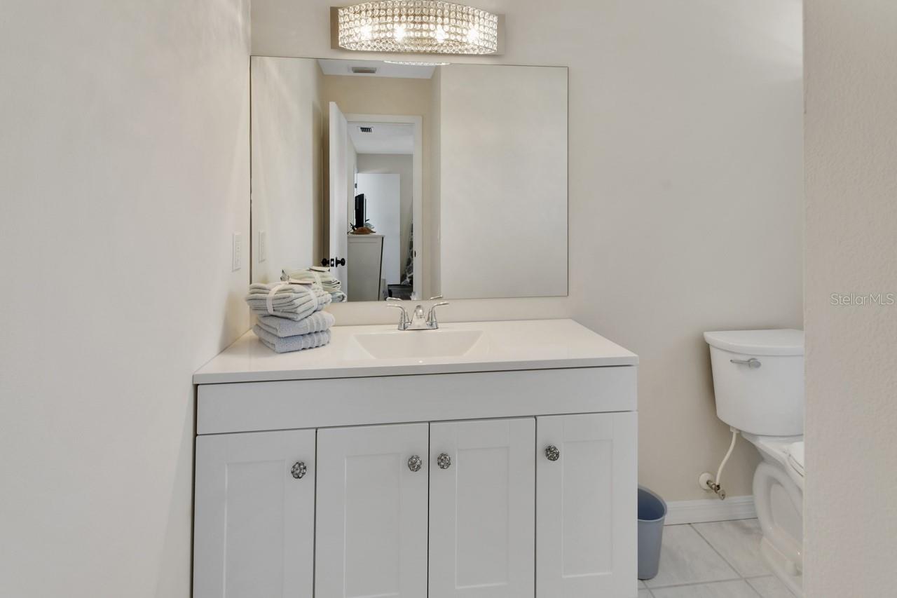 Image 21 of 37 For 1007 Crescent Parkway