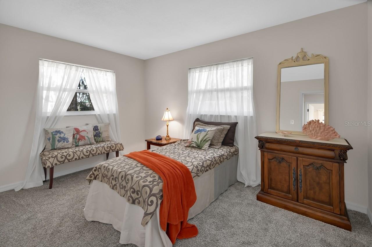 Image 22 of 37 For 1007 Crescent Parkway