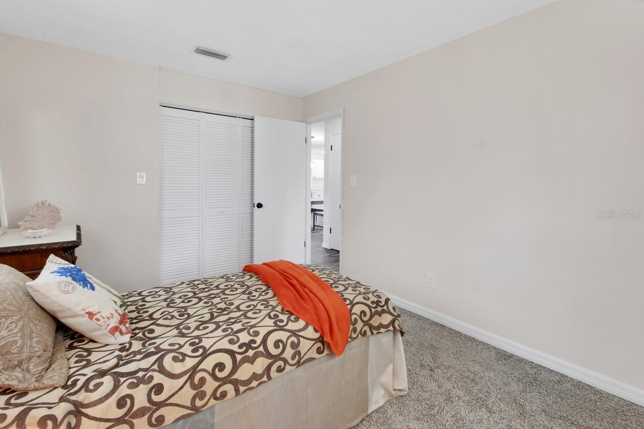 Image 23 of 37 For 1007 Crescent Parkway