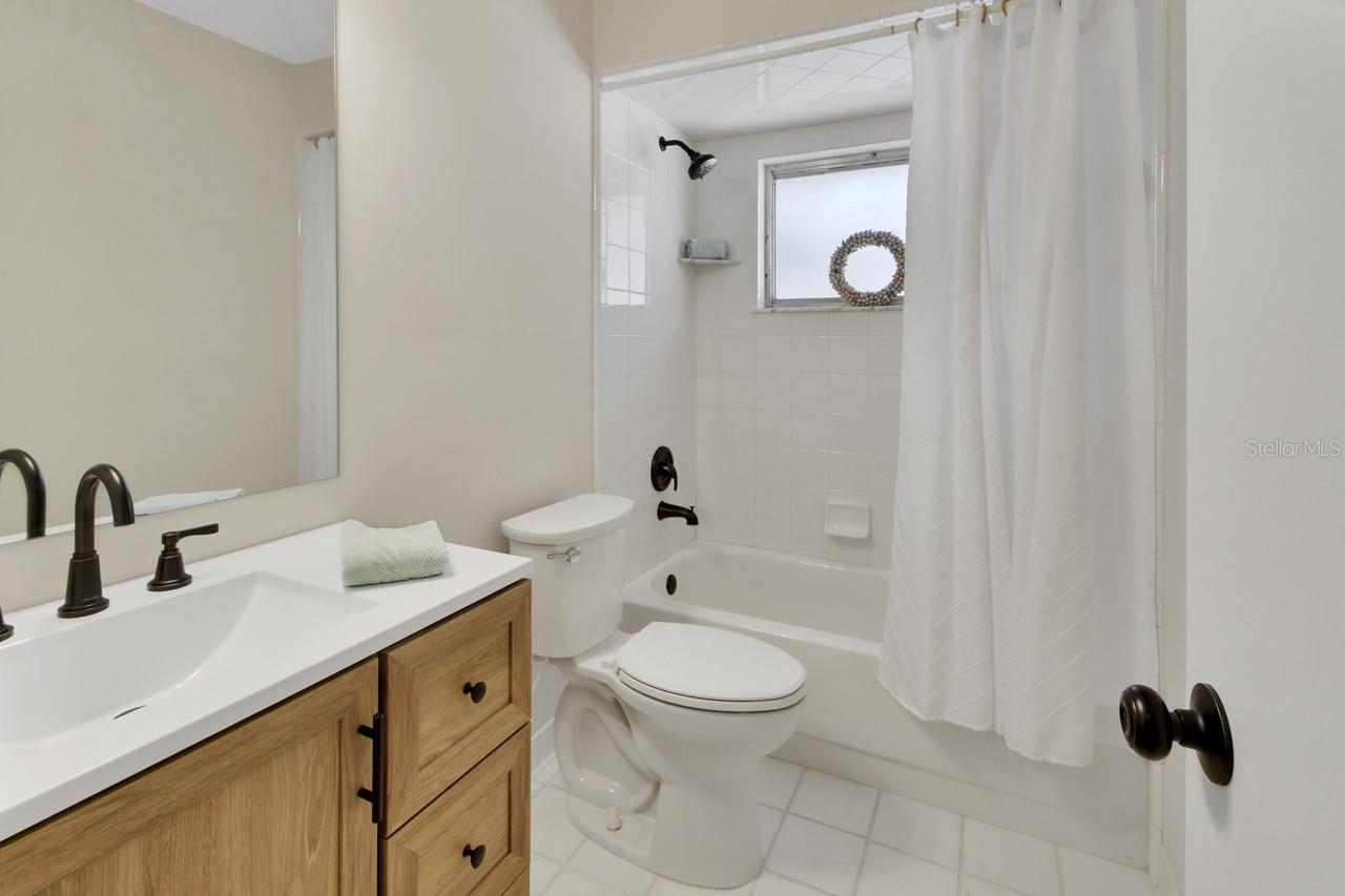 Image 24 of 37 For 1007 Crescent Parkway