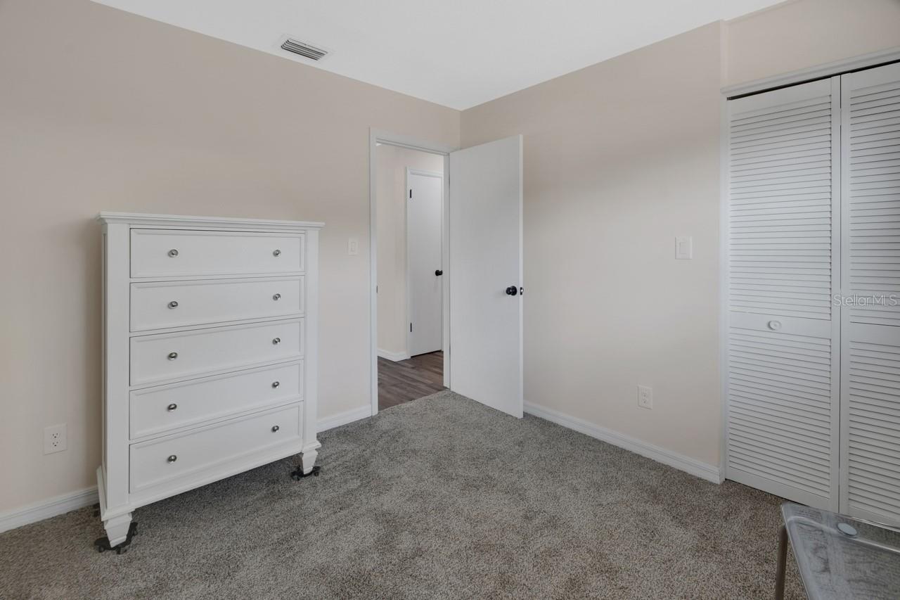 Image 27 of 37 For 1007 Crescent Parkway