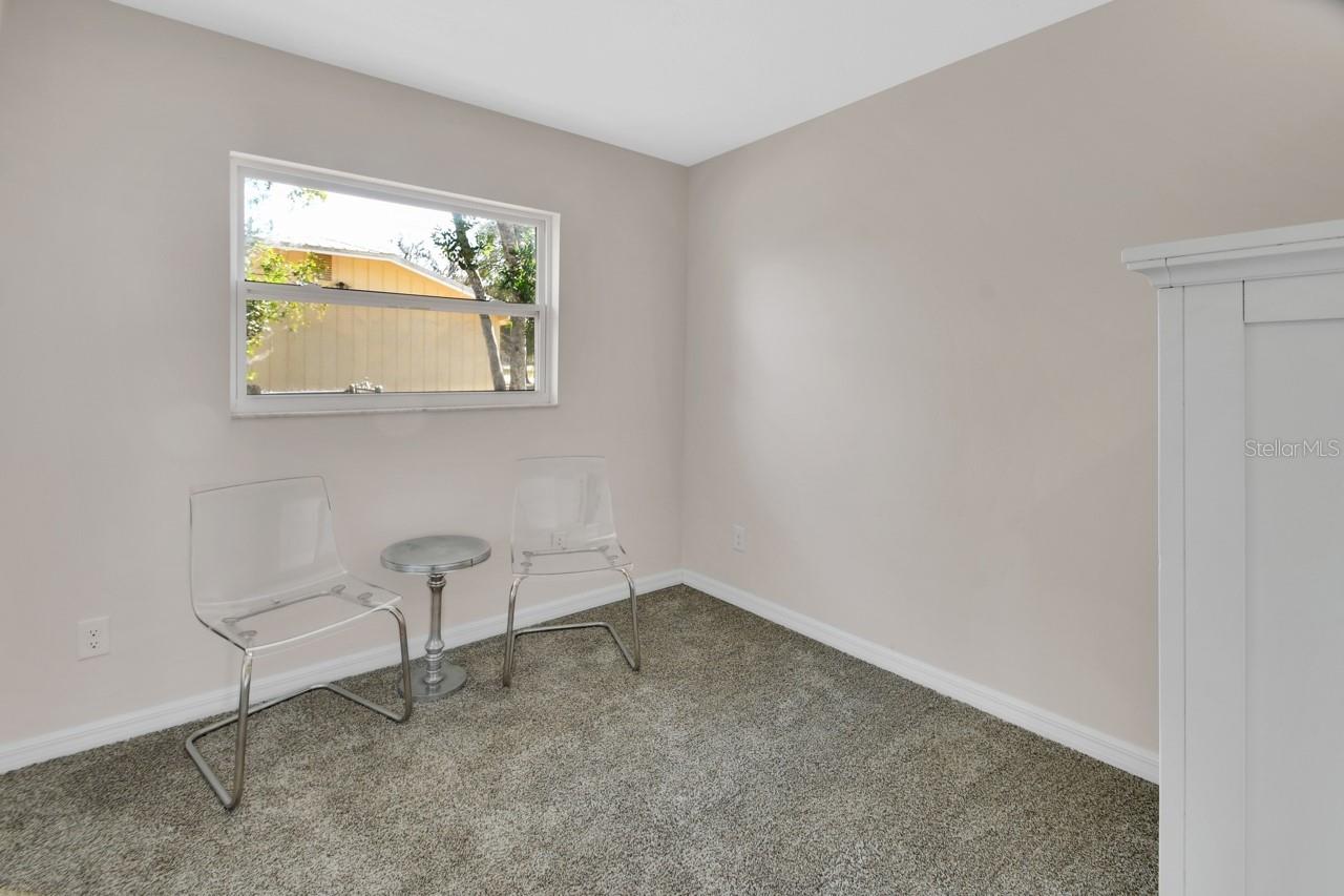 Image 28 of 37 For 1007 Crescent Parkway