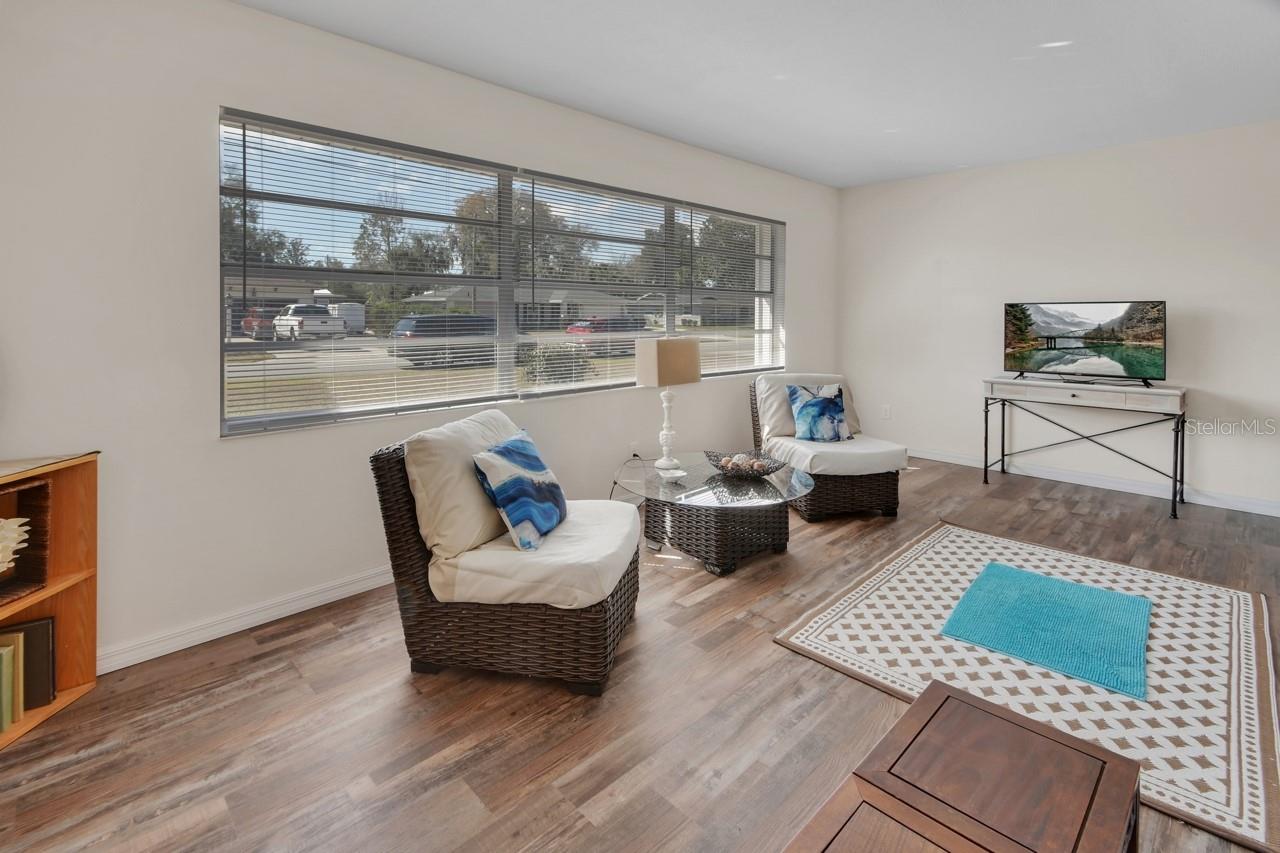 Image 6 of 37 For 1007 Crescent Parkway