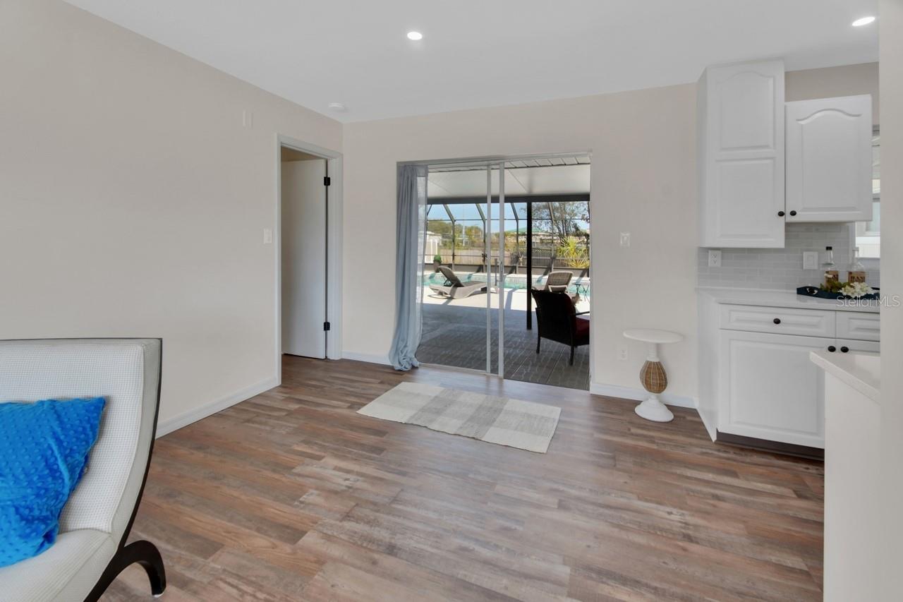 Image 9 of 37 For 1007 Crescent Parkway