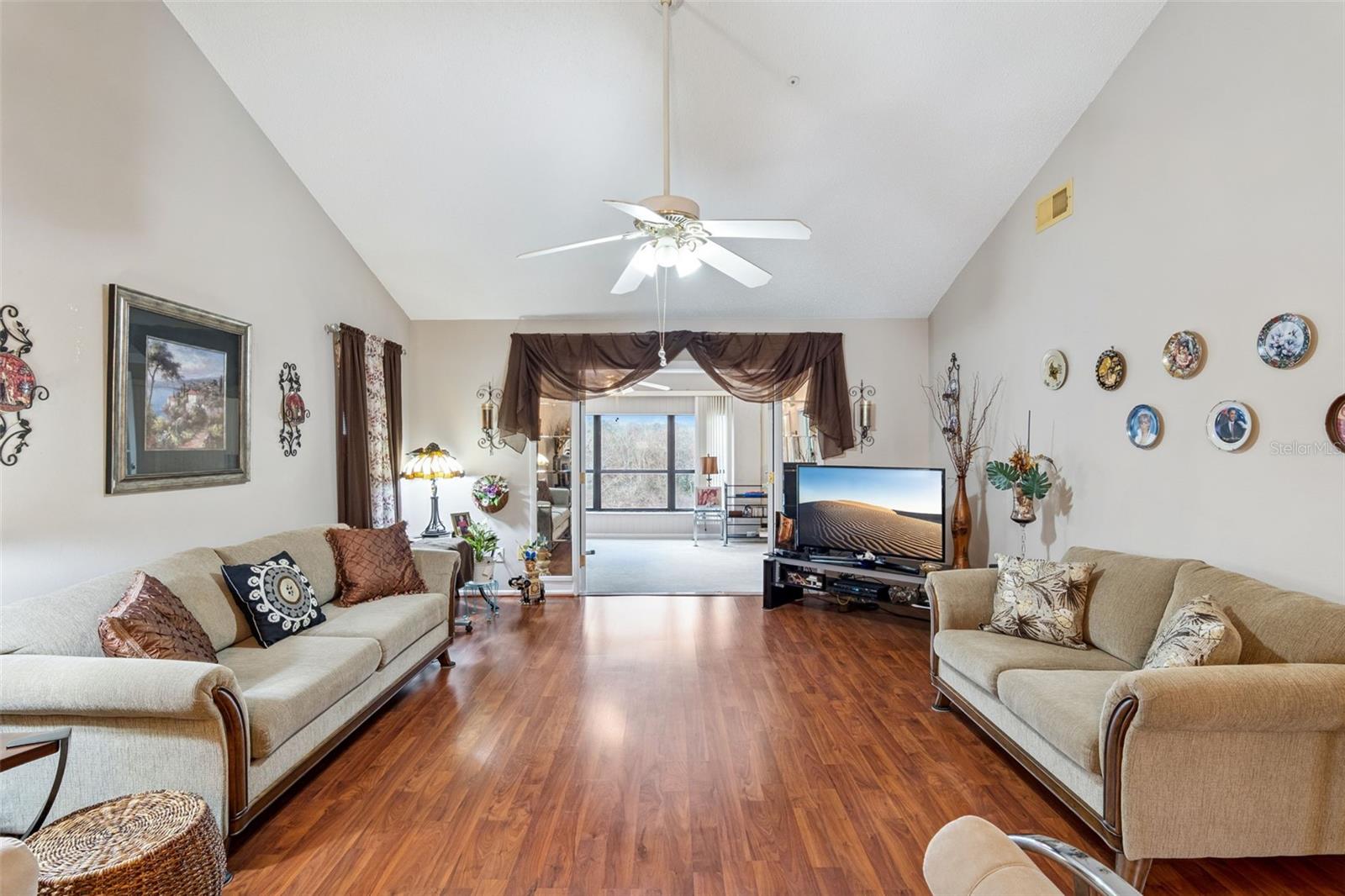 Image 8 of 55 For 541 Belltower