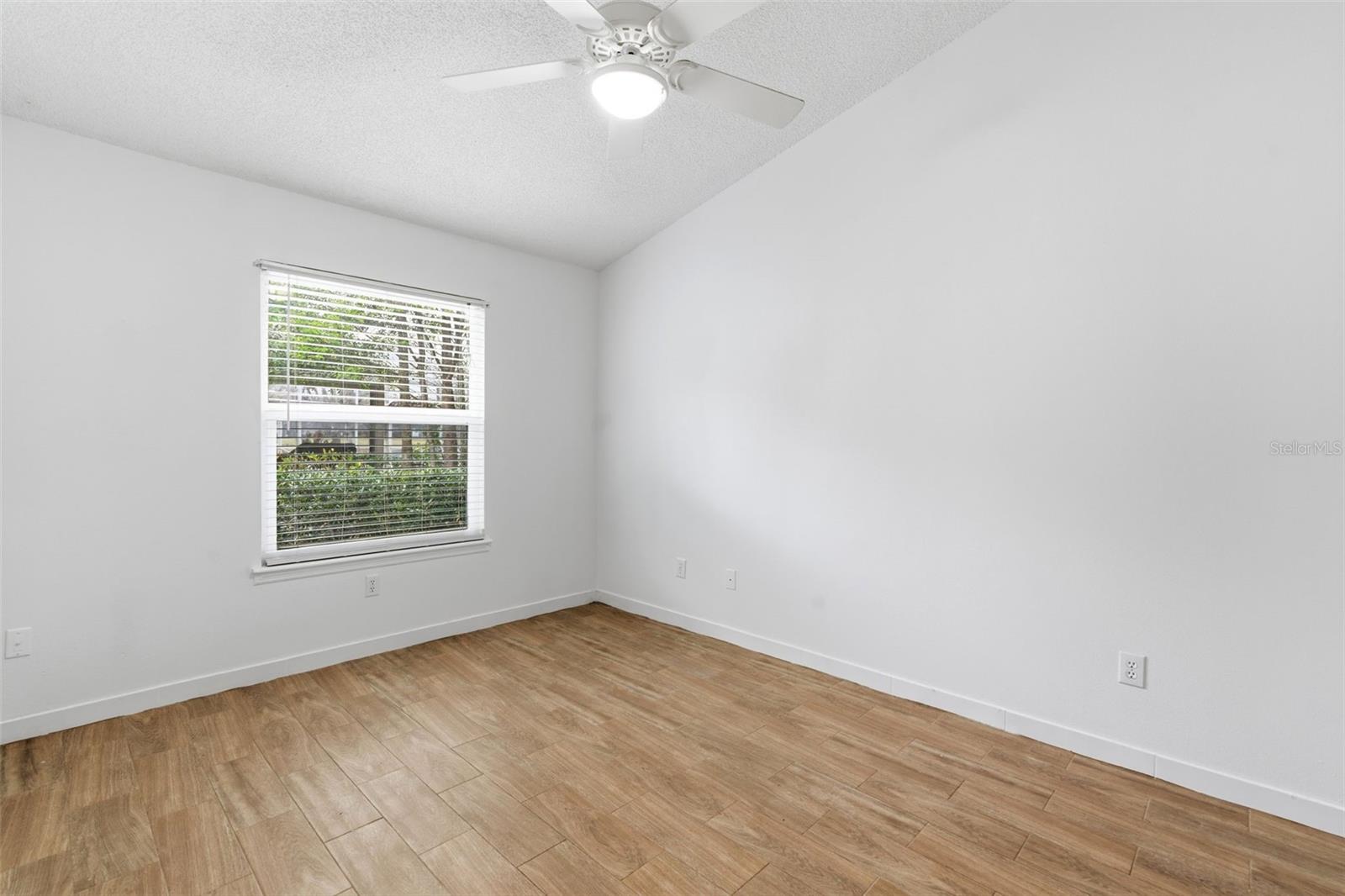 Image 27 of 48 For 947 Paddington Terrace