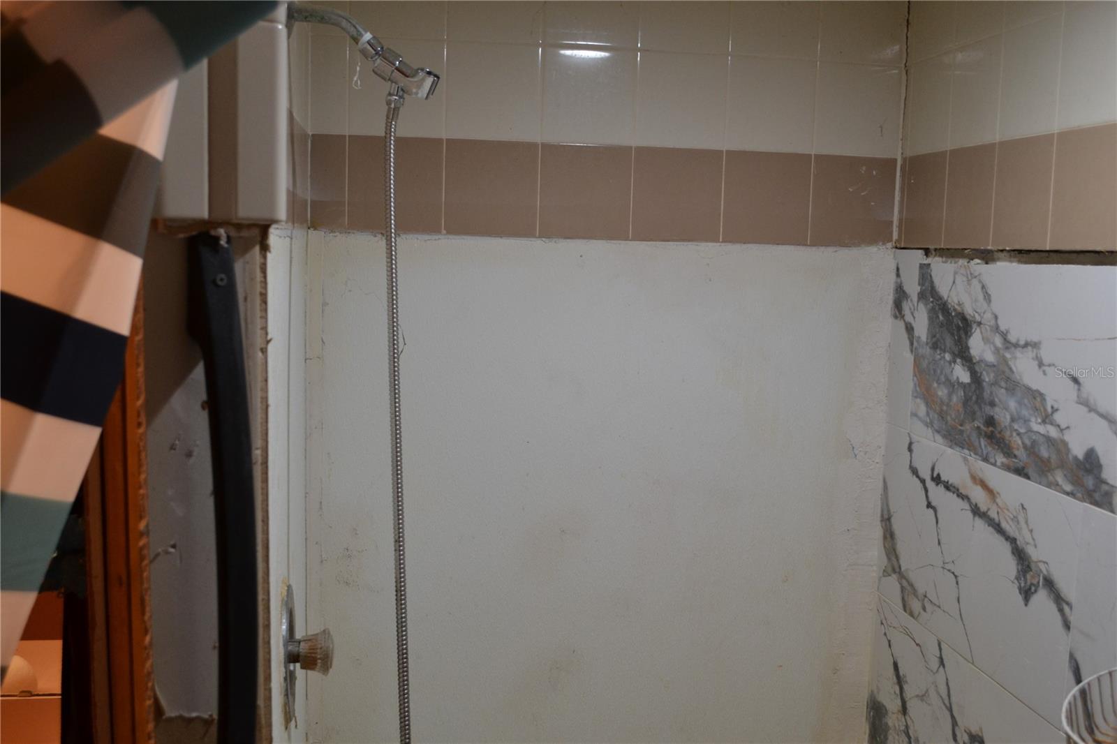 Image 10 of 13 For 350 Lake Crescent Drive