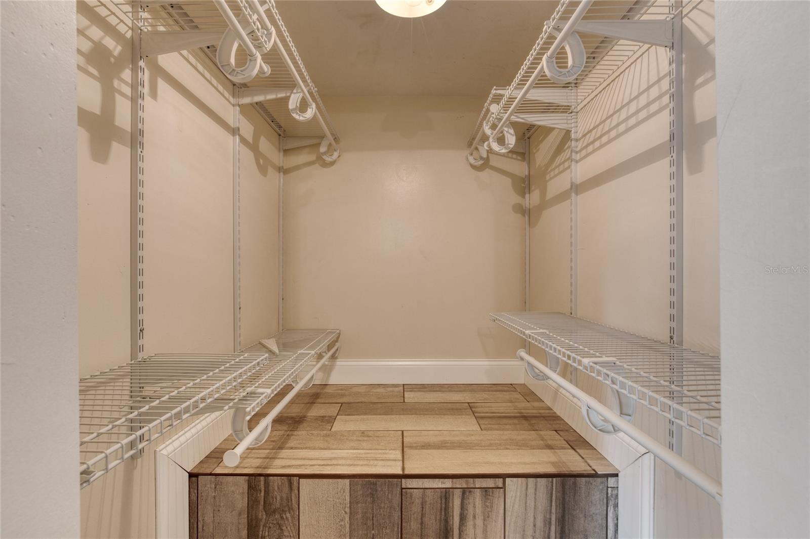 Image 33 of 94 For 1127 Indigo Road