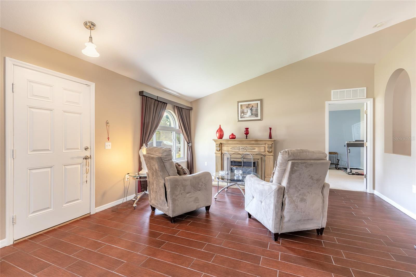 Image 12 of 52 For 34 Secretary Trail