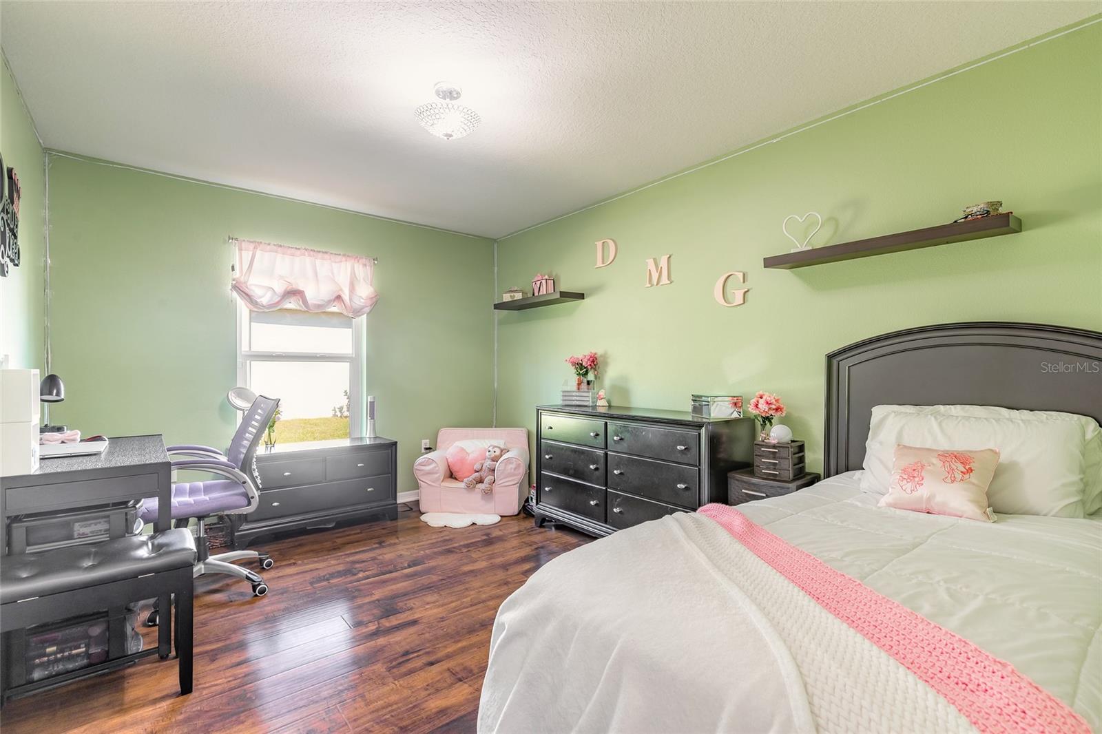 Image 27 of 52 For 34 Secretary Trail