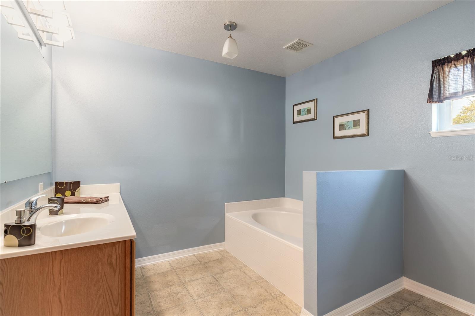 Image 35 of 52 For 34 Secretary Trail