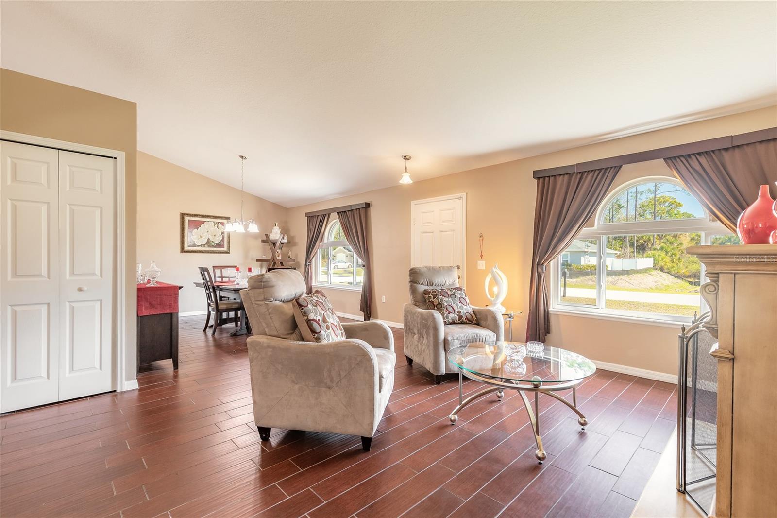 Image 4 of 52 For 34 Secretary Trail