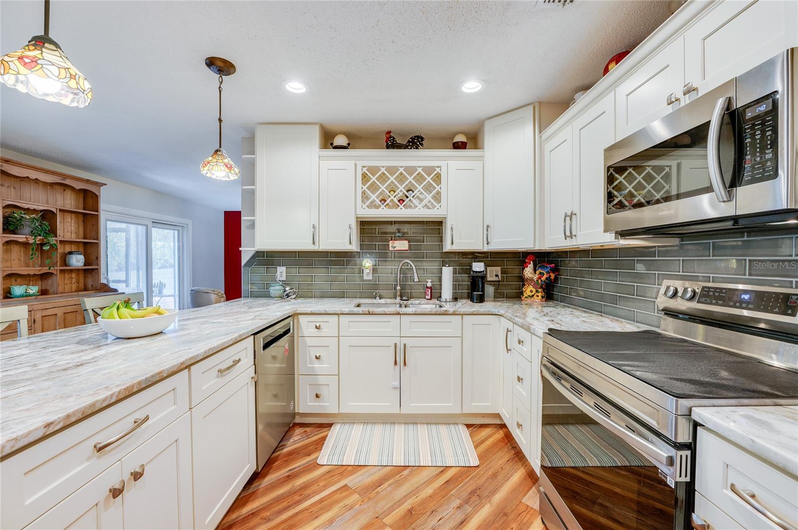 Image 14 of 34 For 10 Oak Lane 