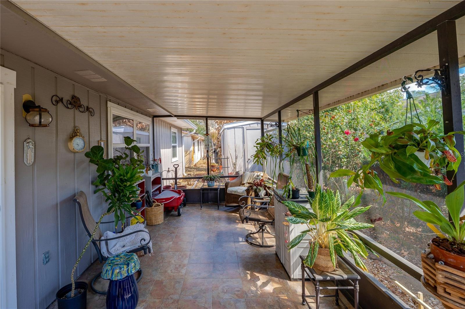 Image 16 of 34 For 10 Oak Lane 