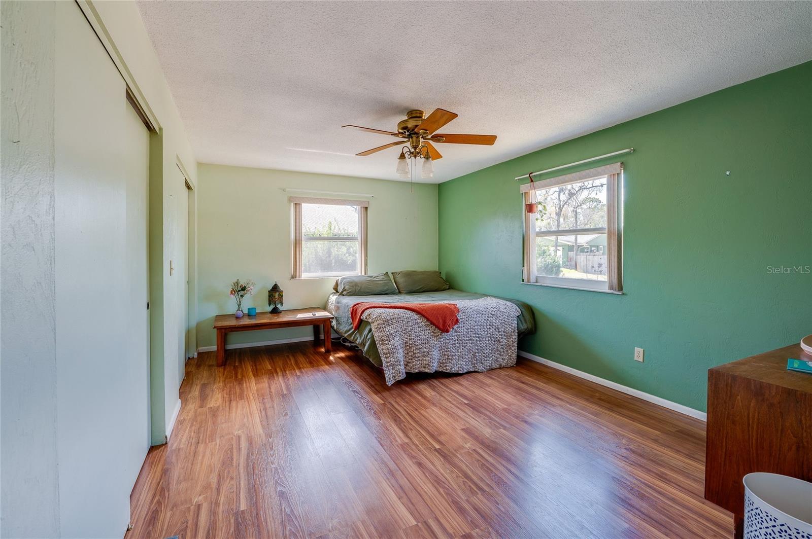 Image 18 of 34 For 10 Oak Lane 