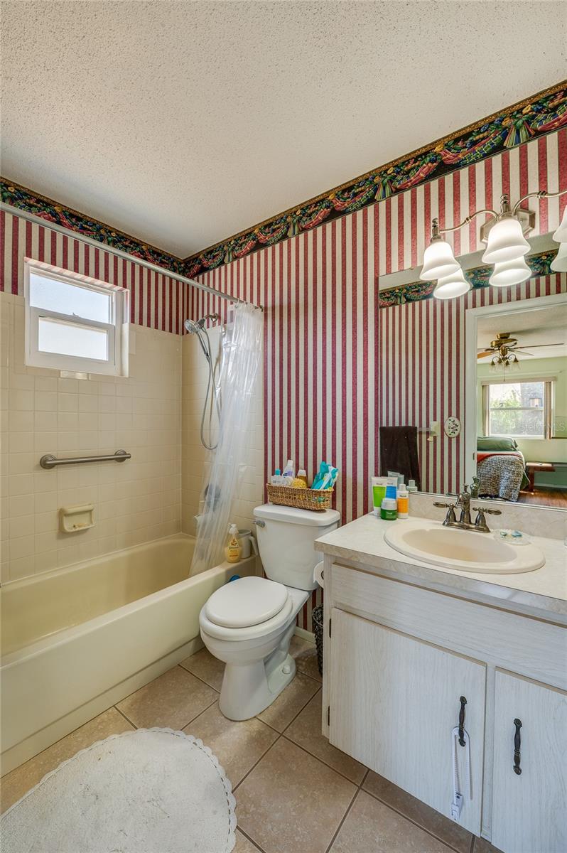 Image 20 of 34 For 10 Oak Lane 