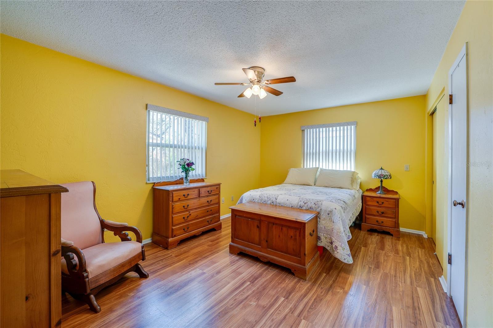 Image 23 of 34 For 10 Oak Lane 