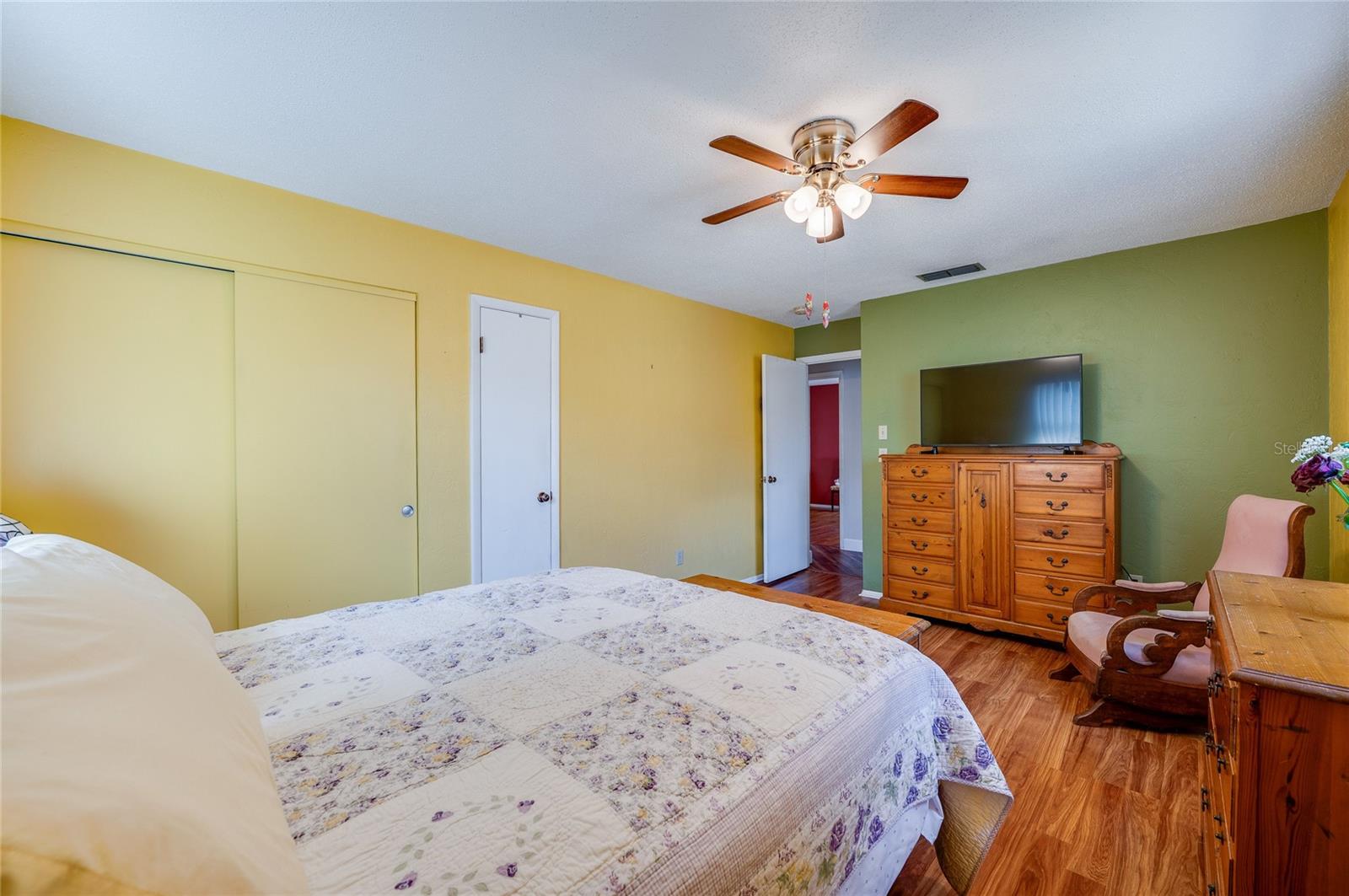 Image 24 of 34 For 10 Oak Lane 