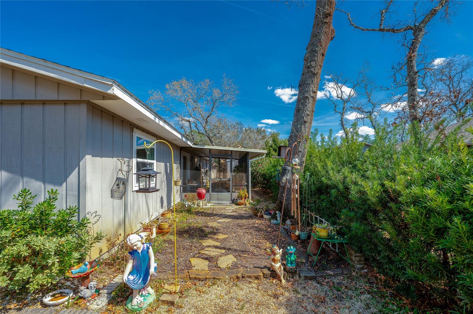 Image 28 of 34 For 10 Oak Lane 