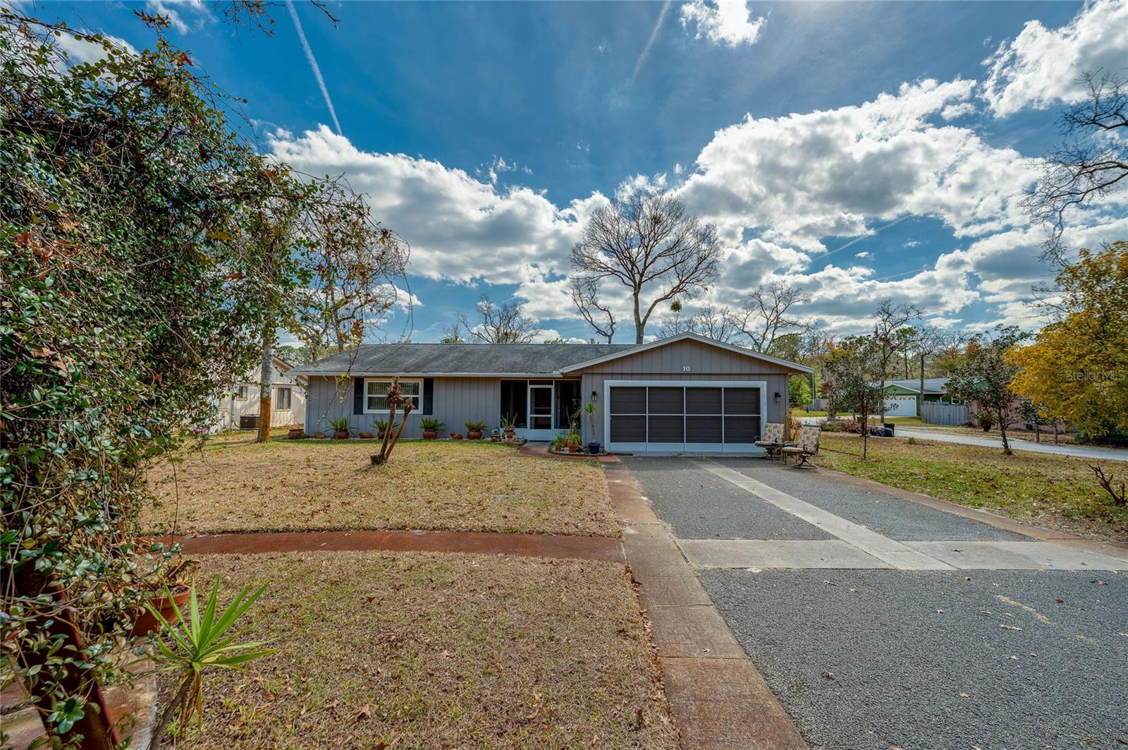 Image 3 of 34 For 10 Oak Lane 