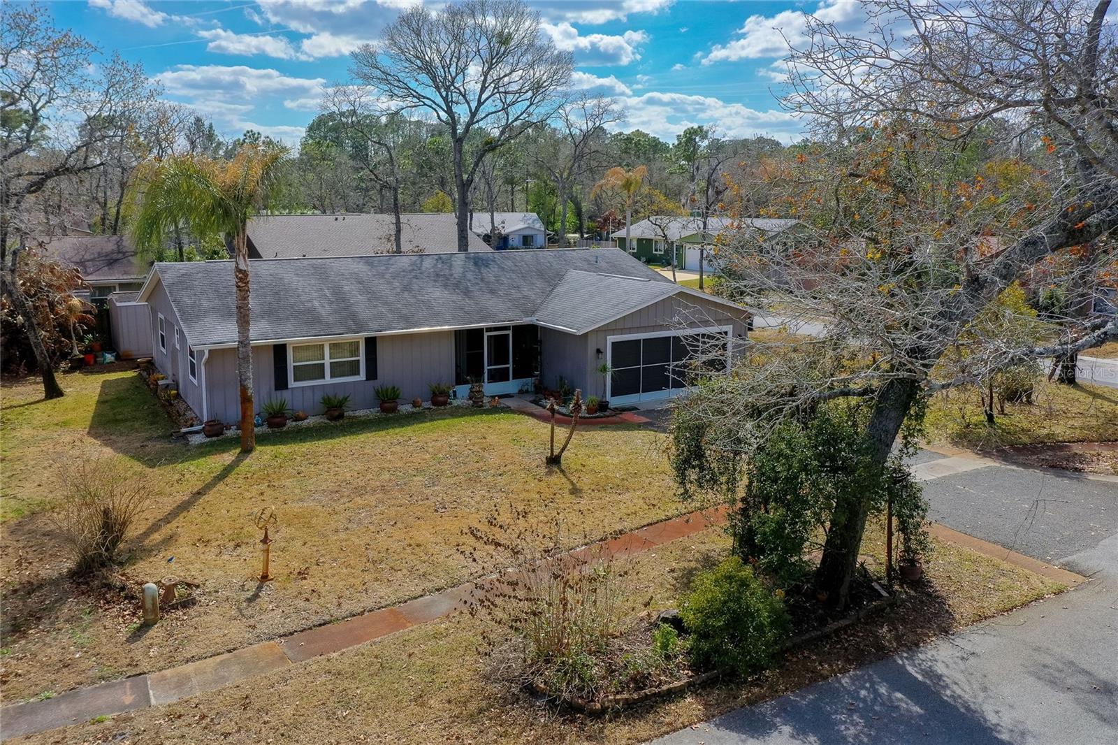 Image 4 of 34 For 10 Oak Lane 