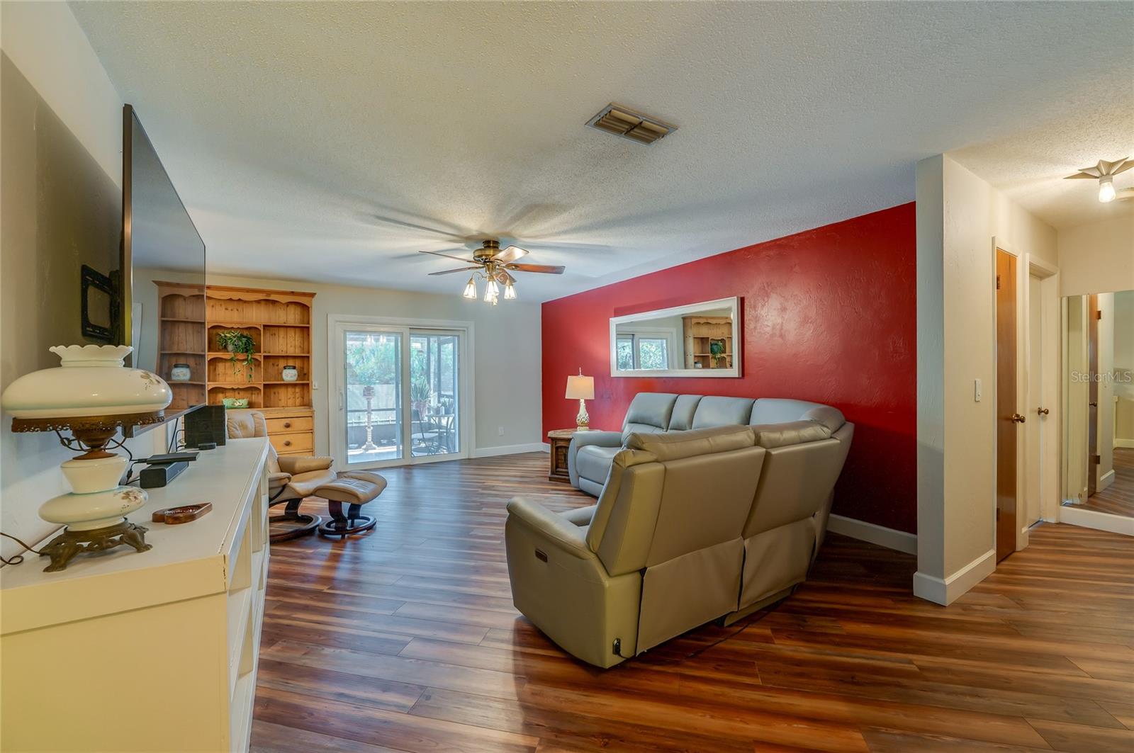 Image 7 of 34 For 10 Oak Lane 