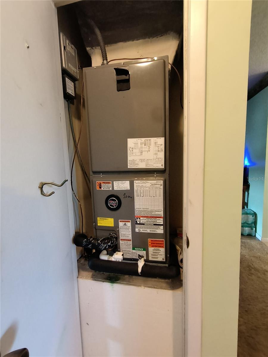 Image 16 of 21 For 230 Elmwood Avenue