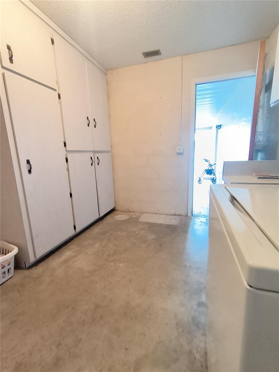 Image 19 of 21 For 230 Elmwood Avenue