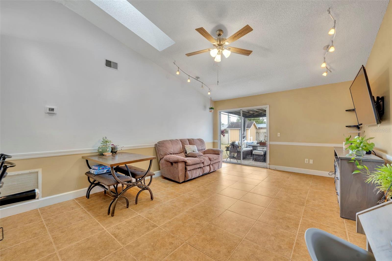 Image 10 of 27 For 2901 Chalmer Street