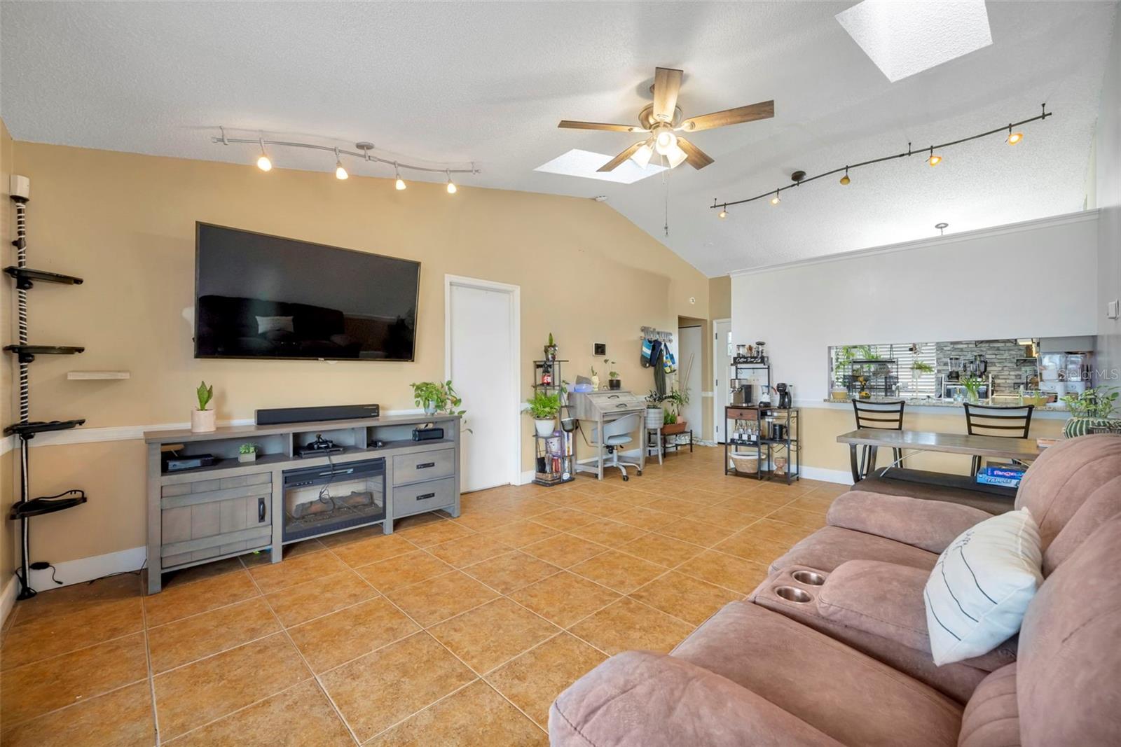 Image 11 of 27 For 2901 Chalmer Street