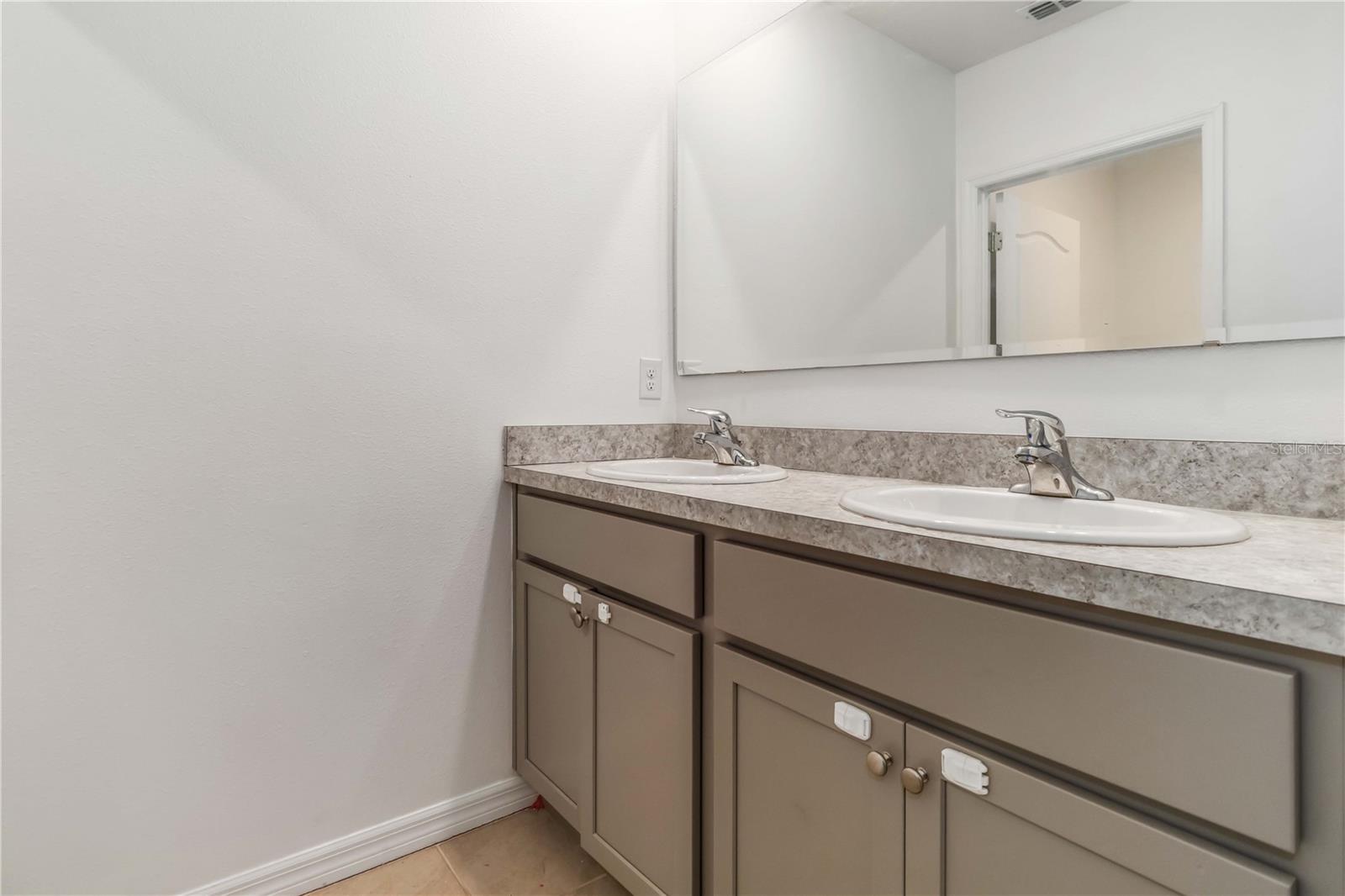 Image 28 of 37 For 2668 Neverland Drive