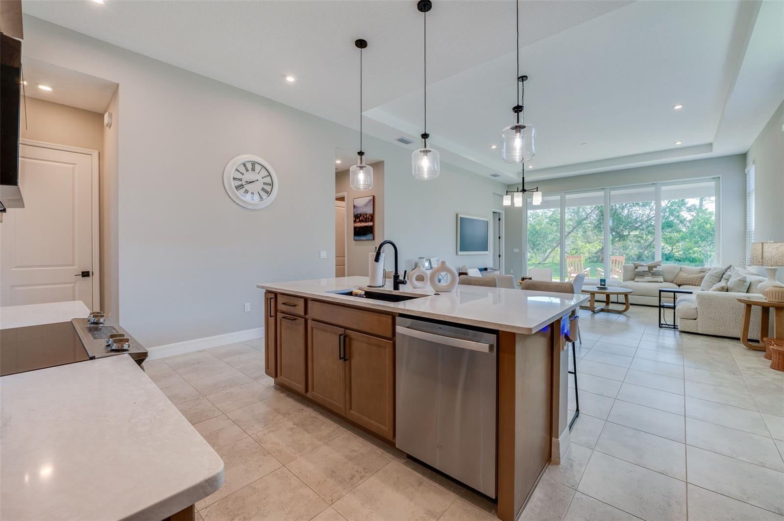 Image 10 of 43 For 887 Lake Hill Way