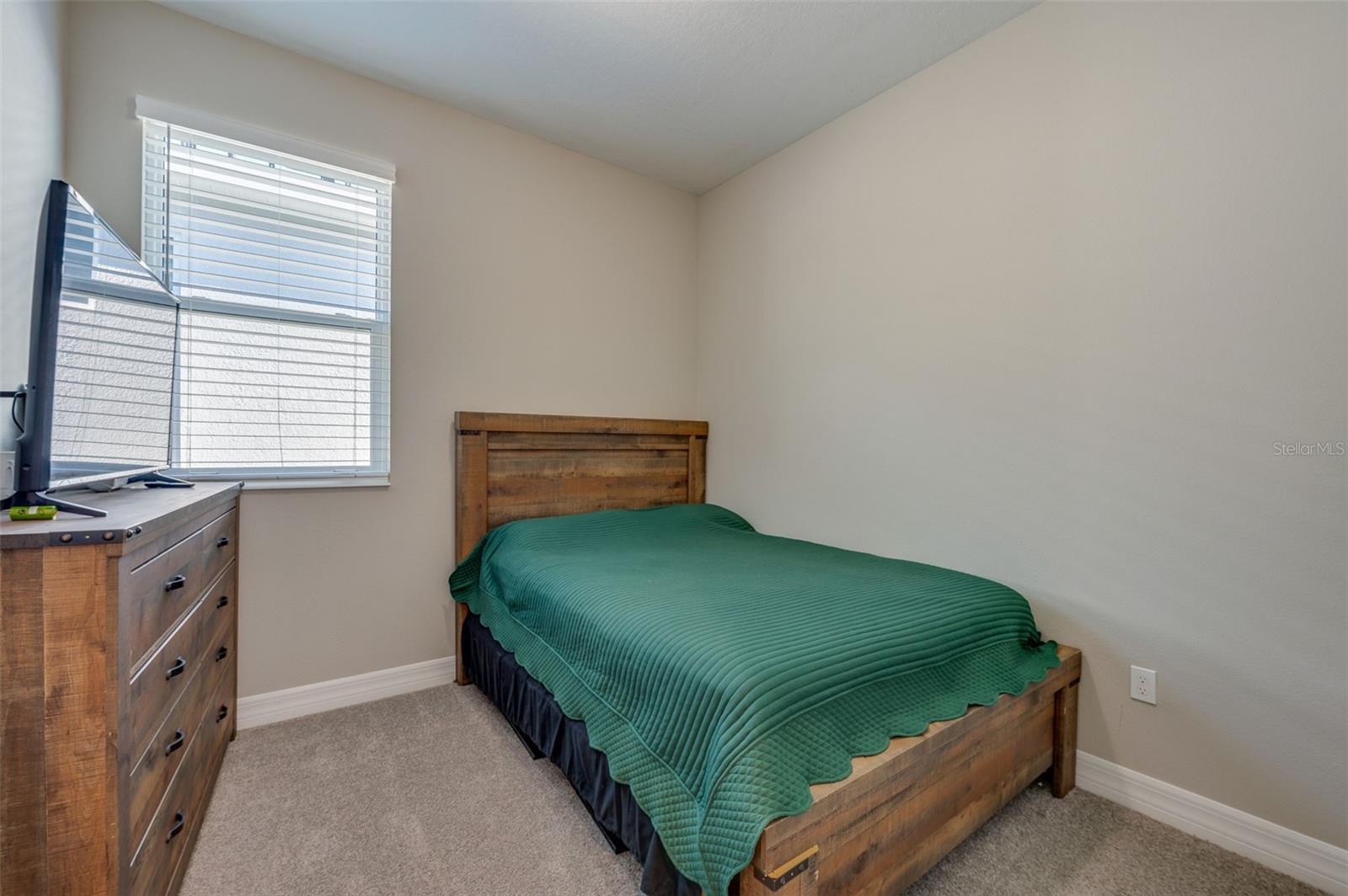 Image 22 of 43 For 887 Lake Hill Way