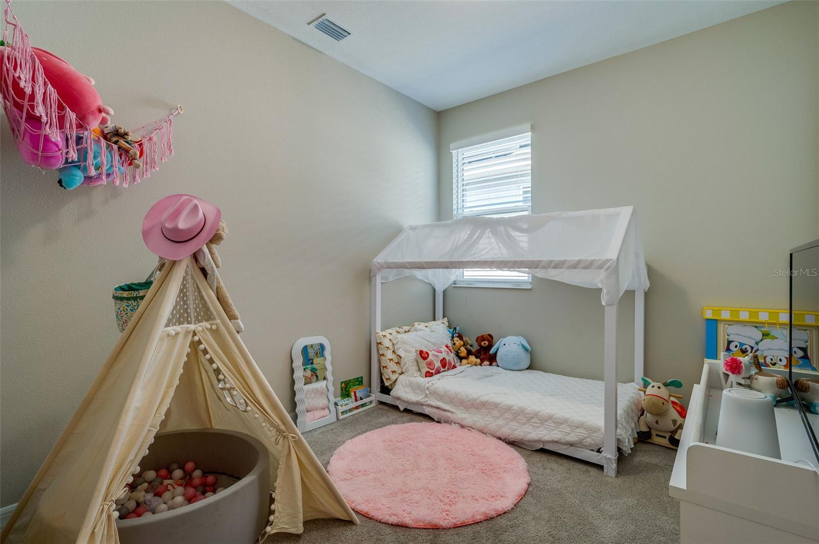 Image 24 of 43 For 887 Lake Hill Way