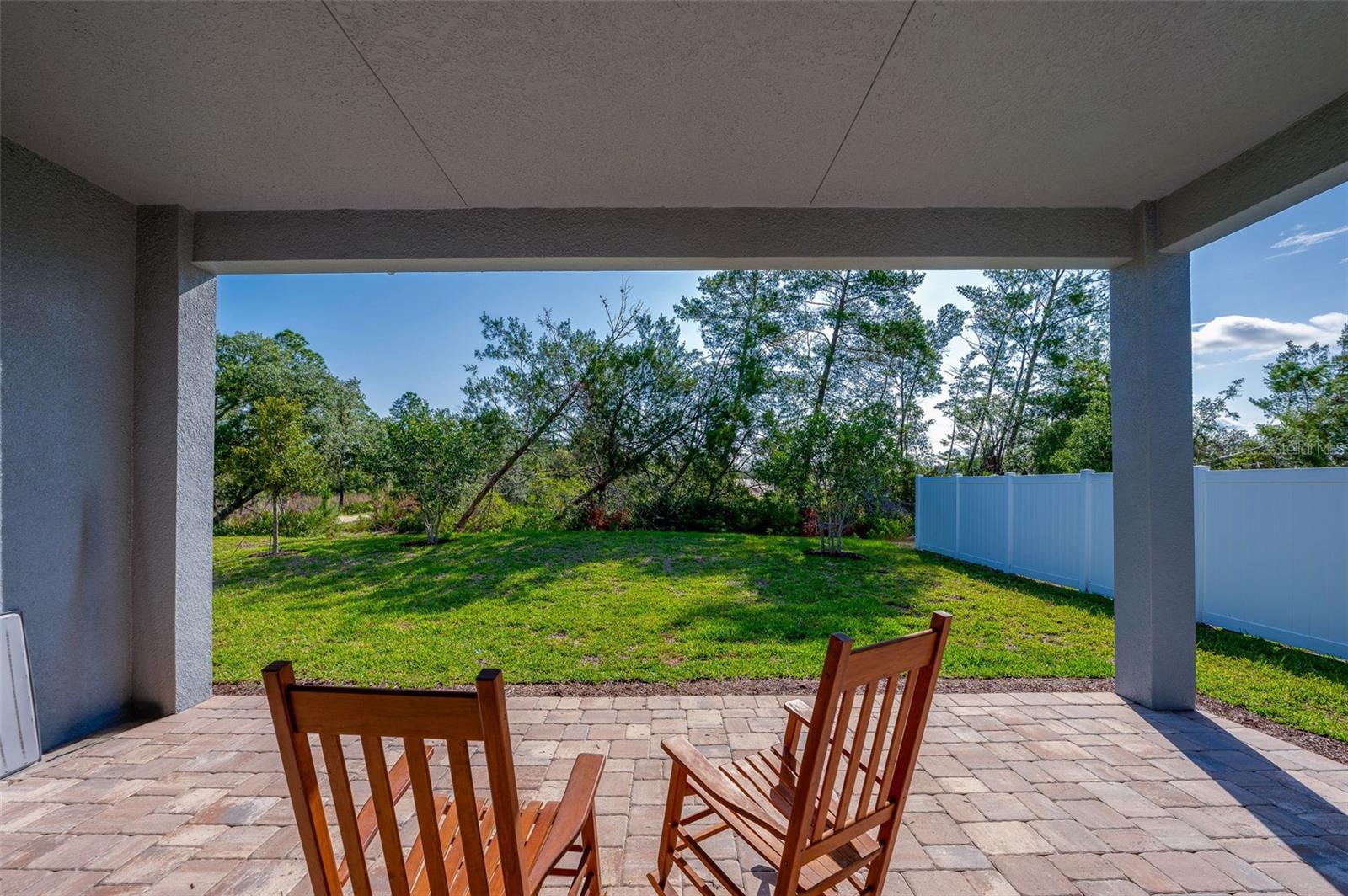 Image 27 of 43 For 887 Lake Hill Way