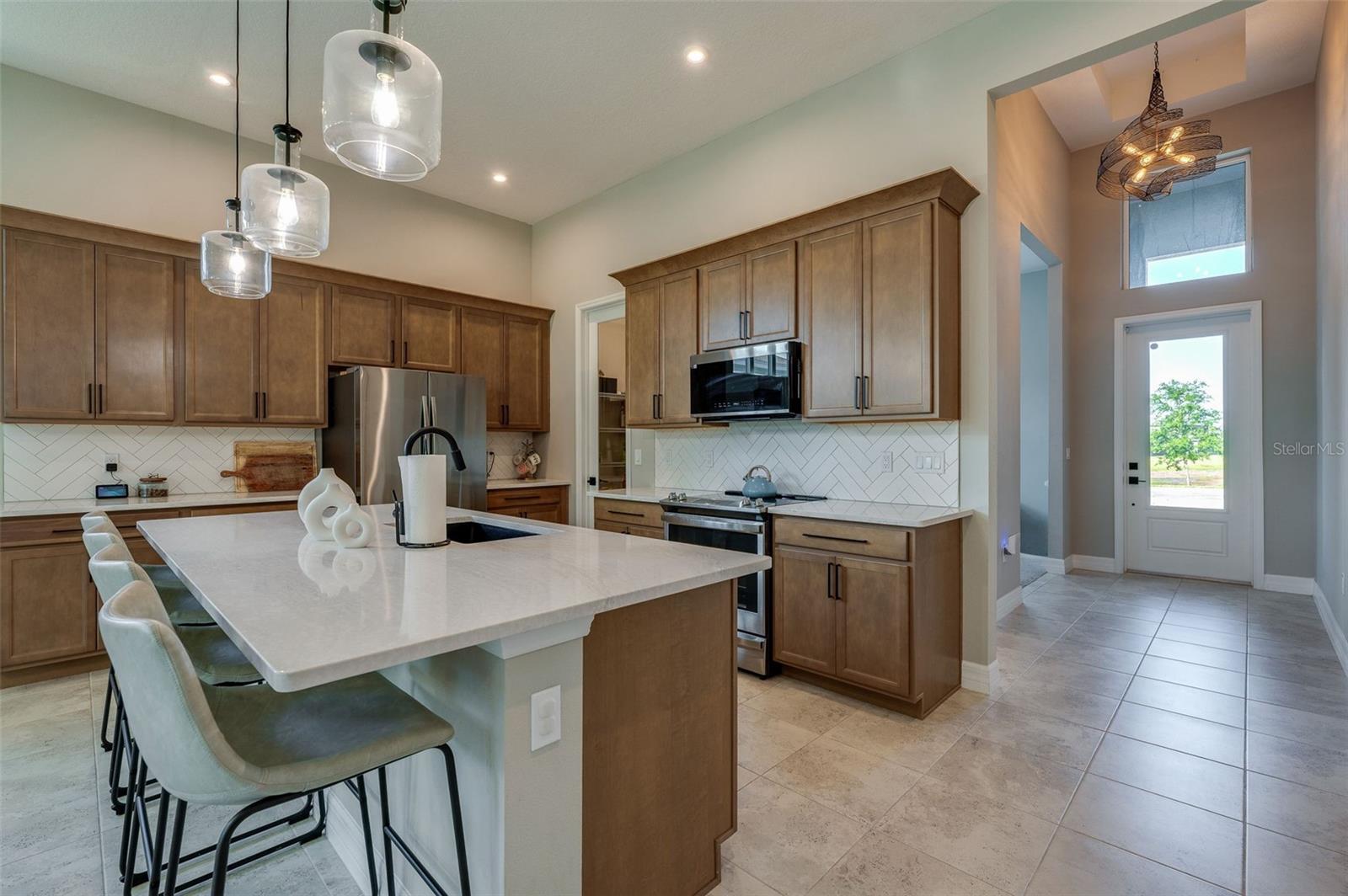 Image 7 of 43 For 887 Lake Hill Way