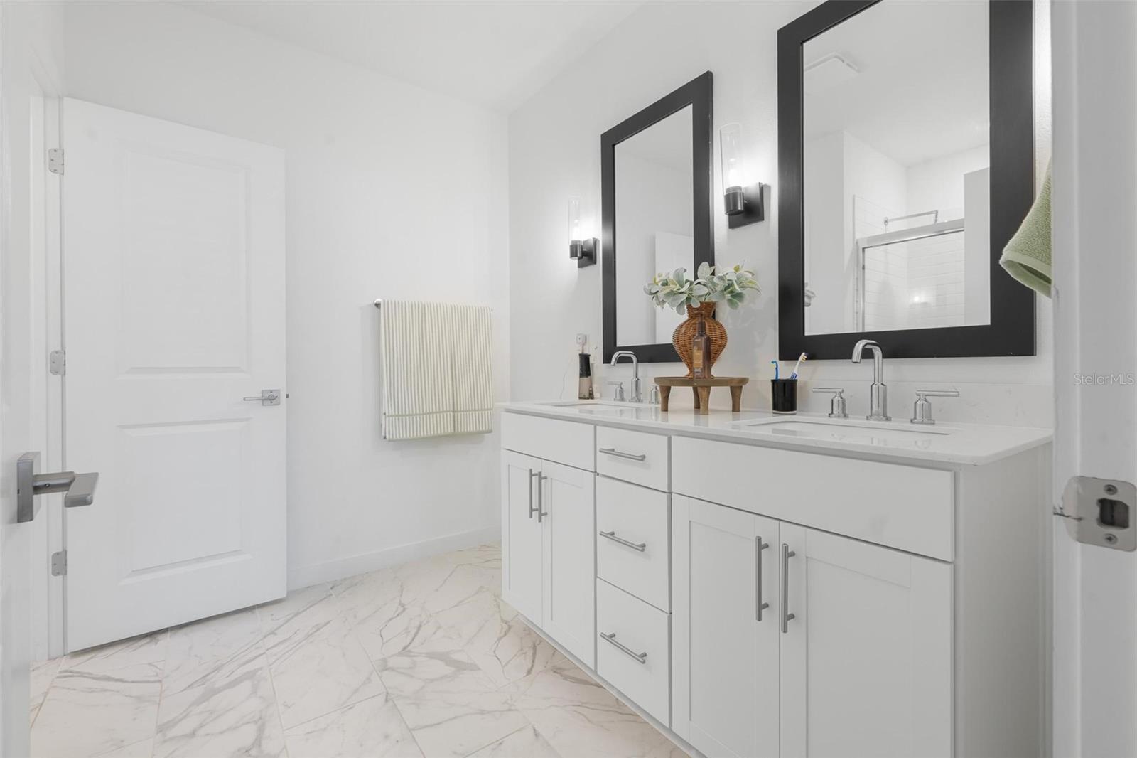 Image 22 of 40 For 17 Birchwood Place