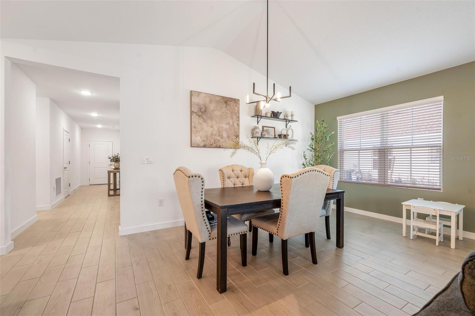 Image 4 of 40 For 17 Birchwood Place