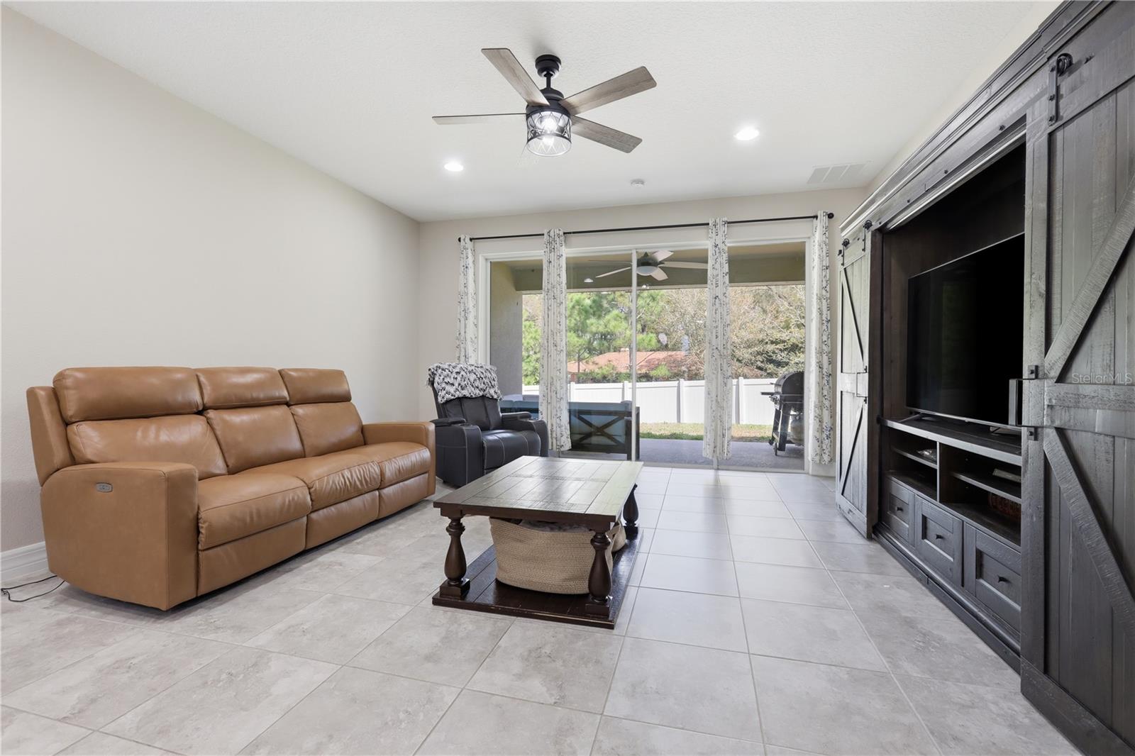 Image 19 of 43 For 2337 Oxmoor Drive