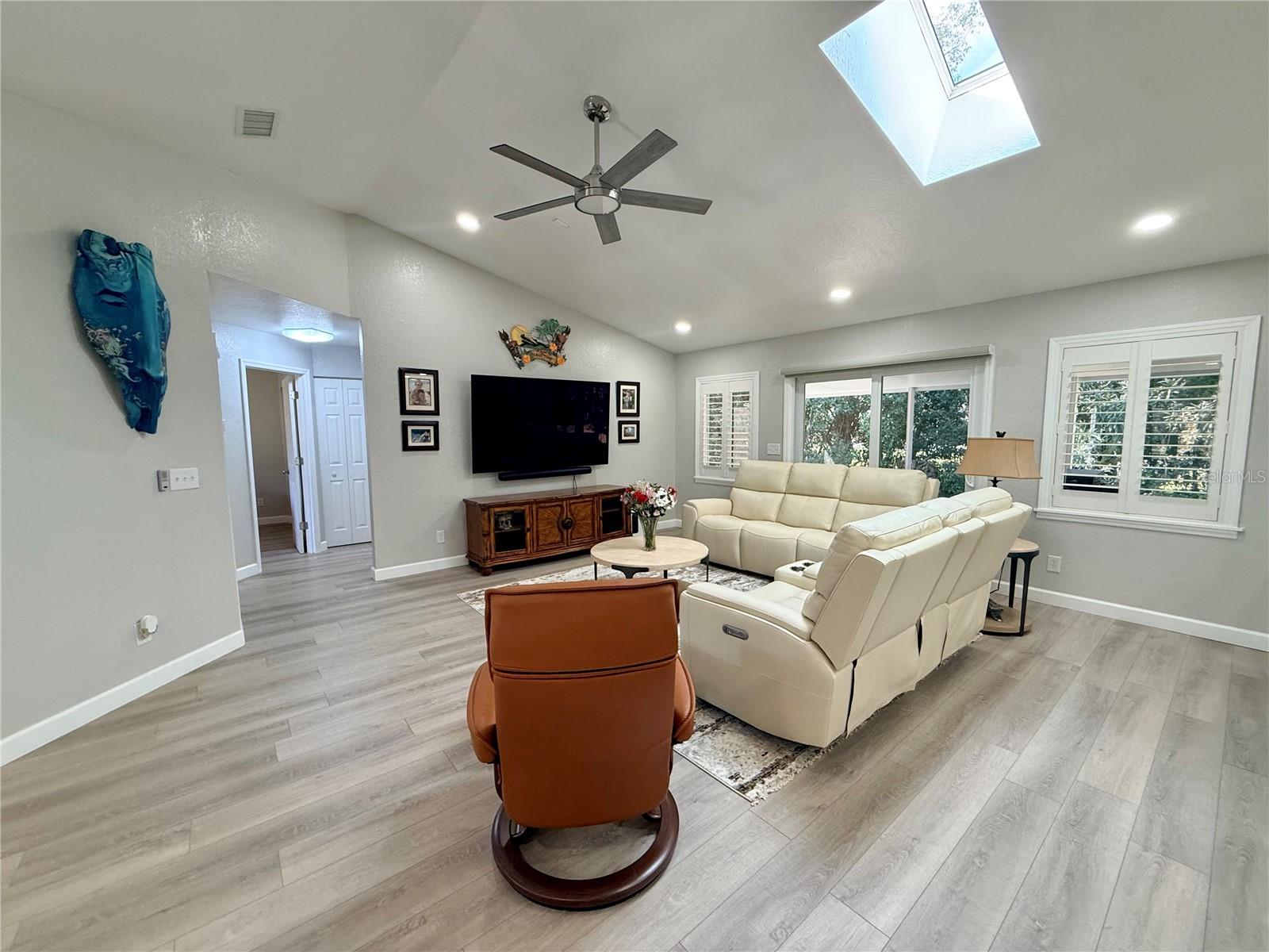 Image 12 of 60 For 908 Cabbage Court